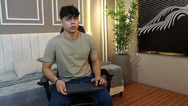 Snapshot of Ethan_occonor chatting on November 5, 2025, 8:17 am Ethan occonor online show from November 5, 2025, 8:17 am