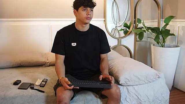 Snapshot of Ethan_occonor chatting on September 22, 2025, 12:44 pm Ethan occonor online show from September 22, 2025, 12:44 pm