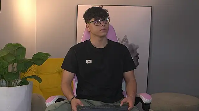 Snapshot of Ethan_occonor chatting on November 8, 2025, 12:31 pm Ethan occonor online show from November 8, 2025, 12:31 pm