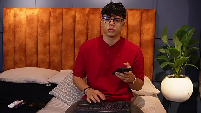 Snapshot of Ethan_occonor chatting on October 17, 2025, 12:51 pm Ethan occonor online show from October 17, 2025, 12:51 pm