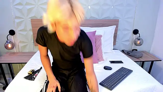 Enrrixxx  online show from February 9, 2026, 11:25 pm