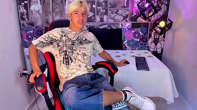 Enrrixxx  online show from September 26, 2025, 1:01 am