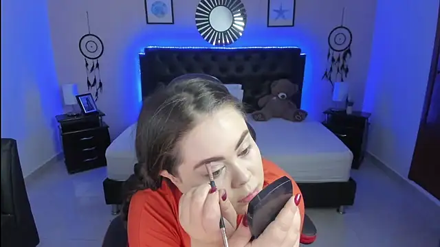 LolaVillalobos online show from September 20, 2025, 2:11 pm