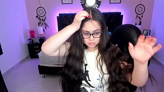 LolaVillalobos online show from March 19, 2026, 12:16 pm