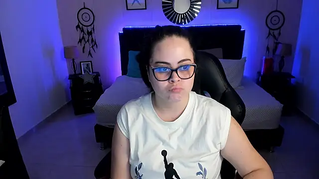 Snapshot of LolaVillalobos chatting on May 13, 2026, 1:40 pm LolaVillalobos online show from May 13, 2026, 1:40 pm