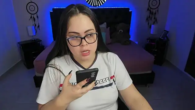 LolaVillalobos online show from November 28, 2025, 12:27 pm