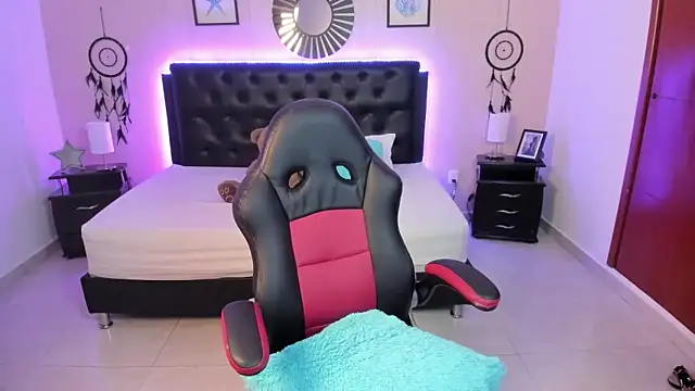 LolaVillalobos online show from February 9, 2026, 2:15 pm