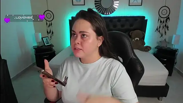 LolaVillalobos online show from September 19, 2025, 11:36 am