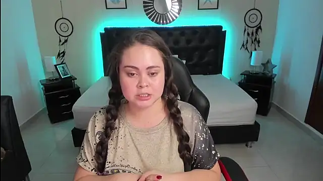 LolaVillalobos online show from September 25, 2025, 3:07 pm