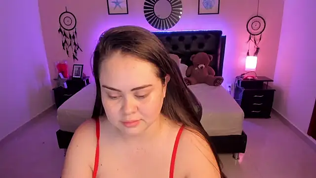 LolaVillalobos online show from April 9, 2026, 12:33 pm