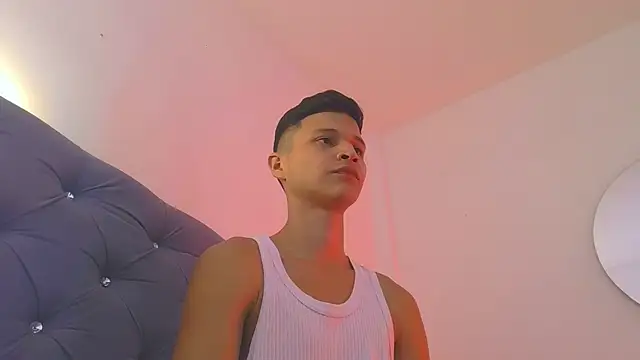 Snapshot of Twinkcock22 chatting on October 6, 2025, 3:51 am Twinkcock22 online show from October 6, 2025, 3:51 am