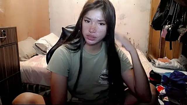Snapshot of Cutierhyxx chatting on May 4, 2026, 2:20 pm Cutierhyxx online show from May 4, 2026, 2:20 pm