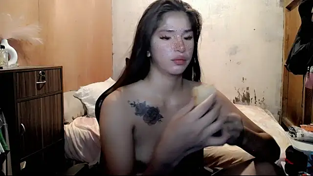 Snapshot of Cutierhyxx chatting on May 5, 2026, 1:47 pm Cutierhyxx online show from May 5, 2026, 1:47 pm