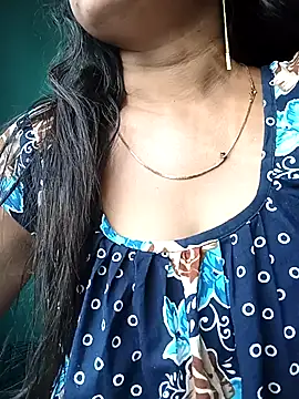 Snapshot of Desi_couple305 chatting on November 13, 2025, 9:57 am Desi couple305 online show from November 13, 2025, 9:57 am
