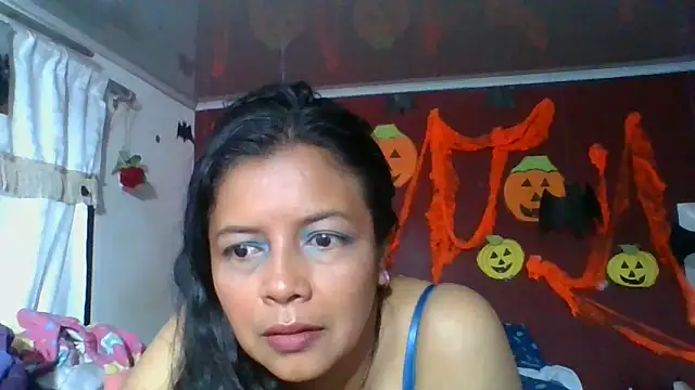 Snapshot of DianaOchoa_ chatting on October 29, 2025, 11:09 am DianaOchoa online show from October 29, 2025, 11:09 am