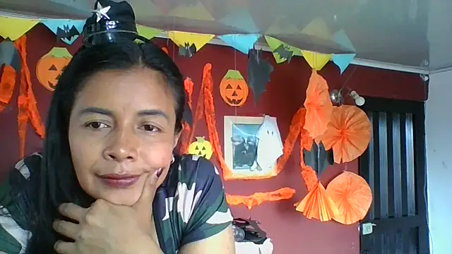Snapshot of DianaOchoa_ chatting on October 30, 2025, 7:33 pm DianaOchoa online show from October 30, 2025, 7:33 pm