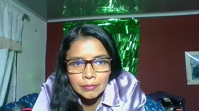 Snapshot of DianaOchoa_ chatting on October 19, 2025, 4:04 am DianaOchoa online show from October 19, 2025, 4:04 am