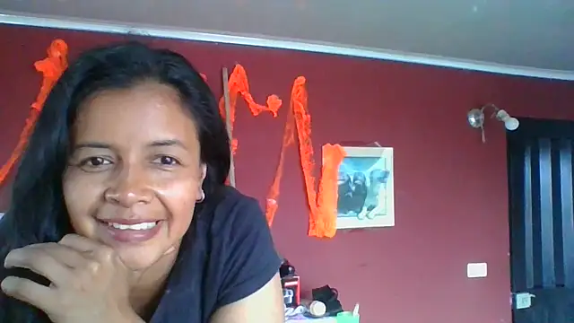 Snapshot of DianaOchoa_ chatting on October 23, 2025, 7:34 pm DianaOchoa online show from October 23, 2025, 7:34 pm