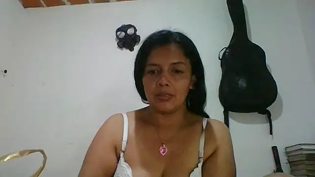DianaOchoa  online show from April 17, 2026, 8:55 pm