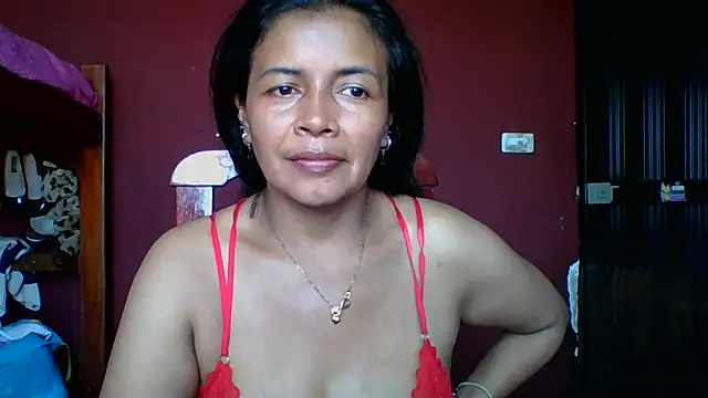 Snapshot of DianaOchoa_ chatting on October 2, 2025, 8:12 pm DianaOchoa online show from October 2, 2025, 8:12 pm