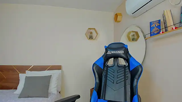 Snapshot of Keily-w chatting on October 23, 2025, 9:57 pm Keily-w online show from October 23, 2025, 9:57 pm