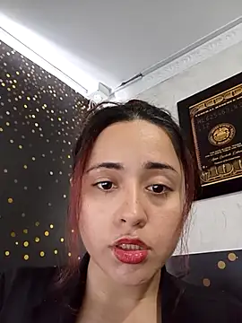 candy  fox  online show from September 18, 2025, 3:04 pm