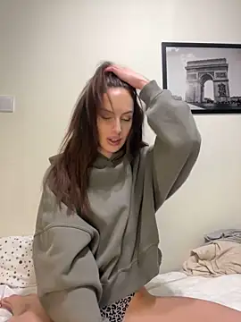 goodgirldevil online show from February 9, 2026, 8:18 pm