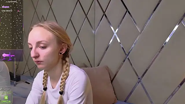 Snapshot of maya_snow chatting on December 17, 2025, 5:23 am maya snow online show from December 17, 2025, 5:23 am