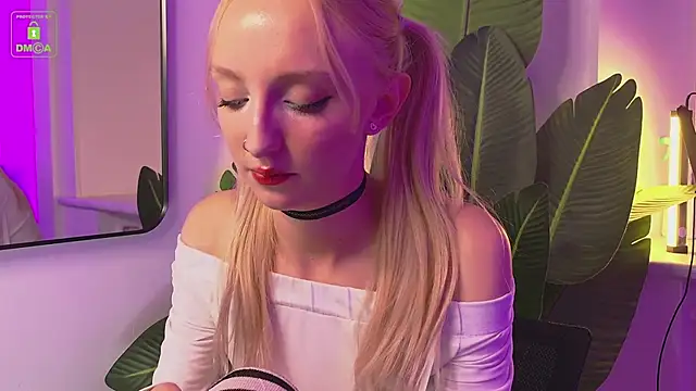 Snapshot of maya_snow chatting on October 15, 2025, 8:28 pm maya snow online show from October 15, 2025, 8:28 pm