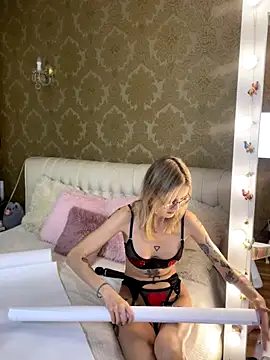 RosieBlossom online show from November 15, 2025, 5:28 pm