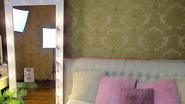 RosieBlossom online show from September 29, 2025, 5:18 pm