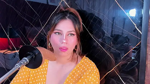 abby blond  online show from October 3, 2025, 12:50 pm