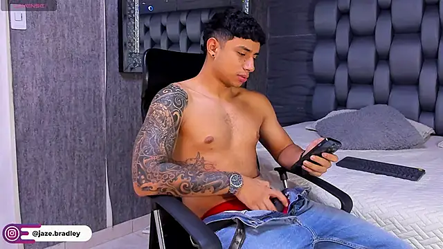 jaze bradley online show from September 23, 2025, 11:28 am