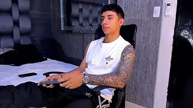 jaze bradley online show from December 21, 2025, 2:08 pm