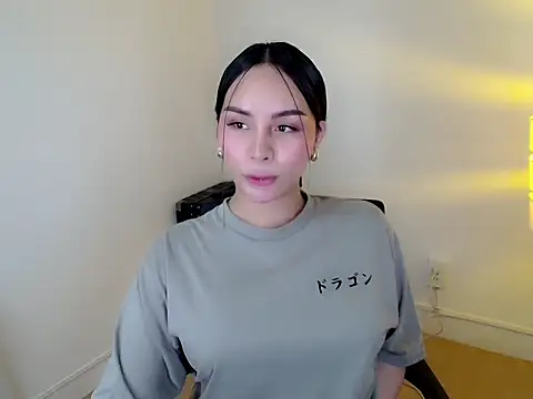 holly tabby online show from March 24, 2026, 9:48 pm