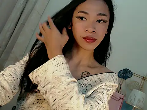 Snapshot of Annaloula chatting on November 15, 2025, 10:19 am Annaloula online show from November 15, 2025, 10:19 am