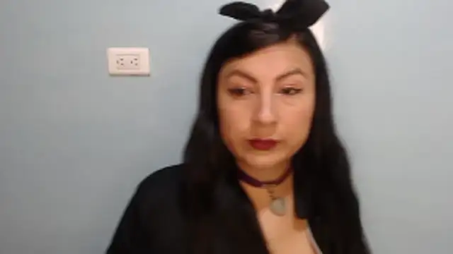 lunna 07 online show from October 23, 2025, 1:43 pm