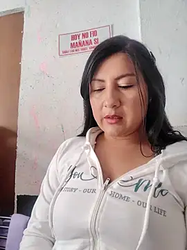 lunna 07 online show from September 14, 2025, 7:47 pm