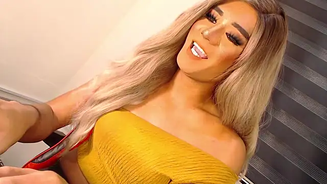 Snapshot of SissifyMeNow chatting on November 9, 2025, 2:59 am SissifyMeNow online show from November 9, 2025, 2:59 am