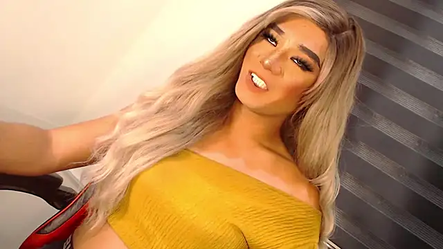 Snapshot of SissifyMeNow chatting on November 11, 2025, 1:33 am SissifyMeNow online show from November 11, 2025, 1:33 am