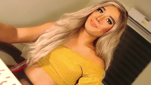 Snapshot of SissifyMeNow chatting on October 4, 2025, 6:53 pm SissifyMeNow online show from October 4, 2025, 6:53 pm