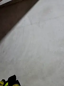 yoowwmr online show from November 15, 2025, 11:58 am