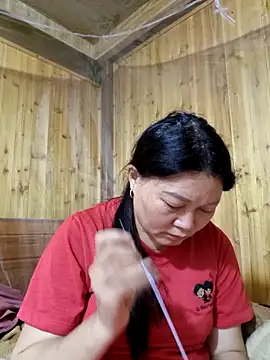 yoowwmr online show from October 31, 2025, 2:35 pm