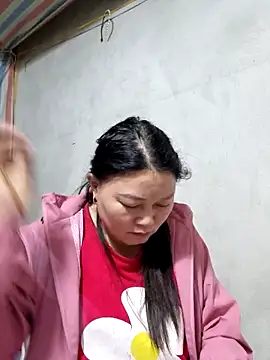 yoowwmr online show from December 5, 2025, 2:04 pm