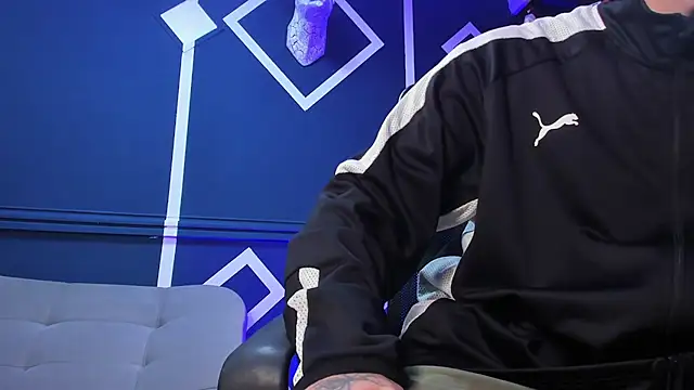 etham wolf  online show from October 3, 2025, 12:06 pm