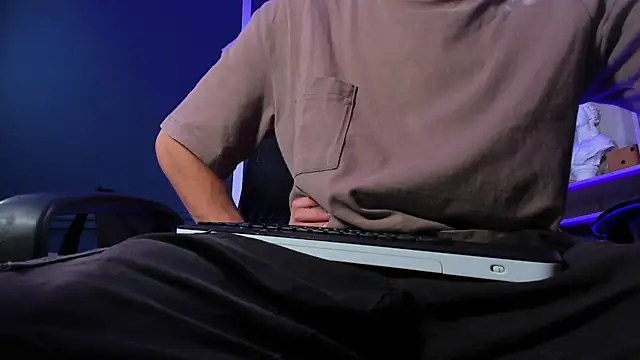 etham wolf  online show from September 10, 2025, 3:44 pm