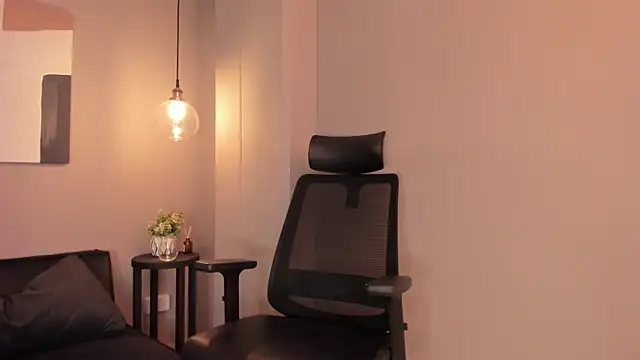 emily mars1 online show from September 21, 2025, 7:08 pm