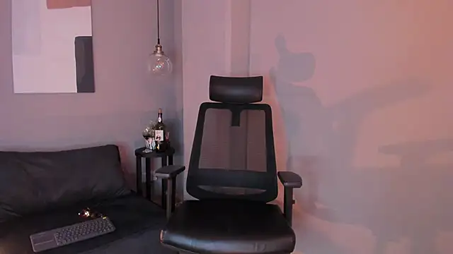 emily mars1 online show from September 20, 2025, 7:52 pm