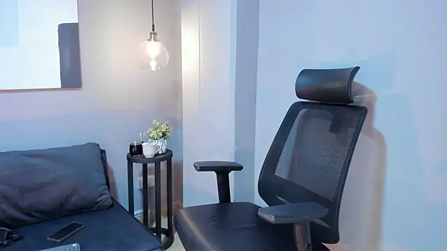 emily mars1 online show from September 12, 2025, 6:18 pm