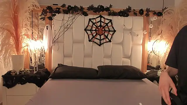 Daphne And Roger online show from October 20, 2025, 11:33 am